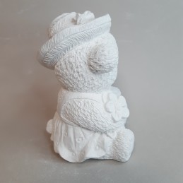 Figura infantil de escayola osita con flores - vista lateral