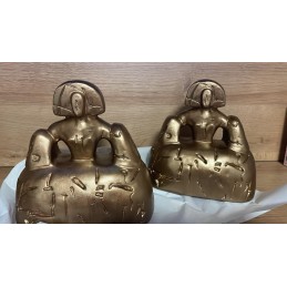 Menina decorada en dorado