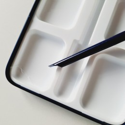 Caja de acuarela pocket box detalle zona mezcla y pincel