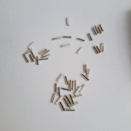 Abalorio Canutillo color plata 6 mm. Detalle rocalla