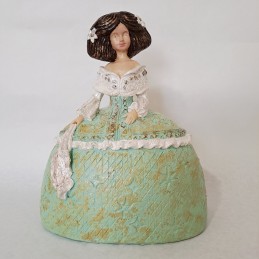 Ejemplo de menina grabada decorada - vista de frente