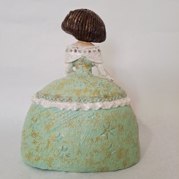 Ejemplo de menina grabada decorada - vista de espalda